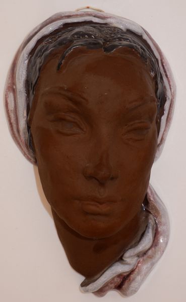 Datei:6558 Maske KarlsruherMajolika Frau LFG.jpg