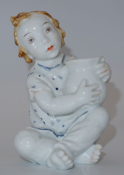 Datei:Rosenthal Kind im Schneidersitz LFG.jpeg