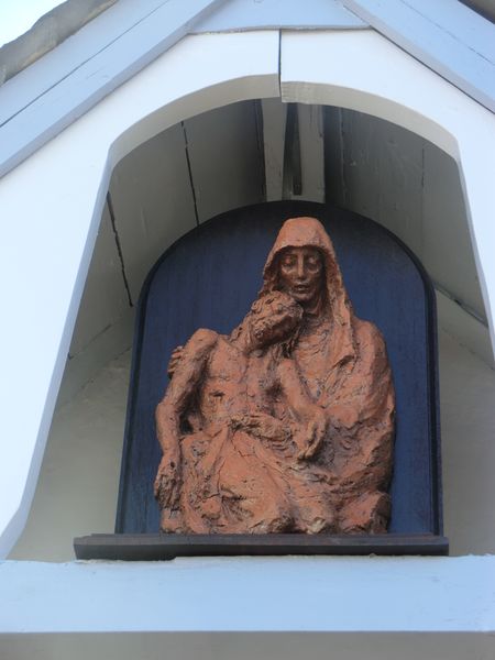 Datei:Pieta Friedhofskapelle Schloßborn LFG.JPG