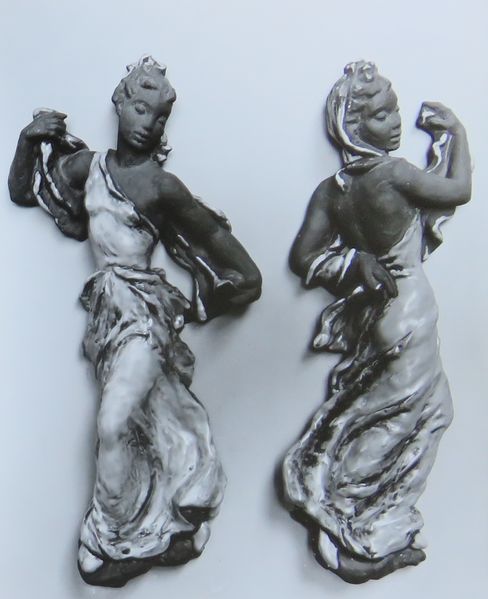 Datei:6390 6931 Tänzerinnen KarlsruherMajolika.JPG