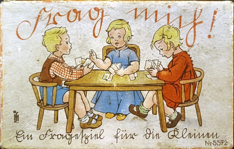 Datei:Frag mich Scholz Kartenspiel.jpg