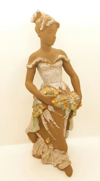 Datei:KarlsruherMajolika Blumenmädchen LoreFriedrichGronau 6769.jpg