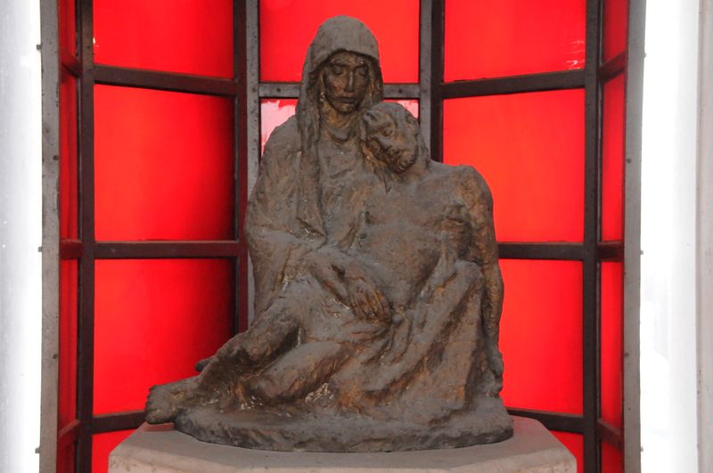 Datei:Pieta Gedächtniskapelle Altenbanz LoreFriedrichGronau.jpg