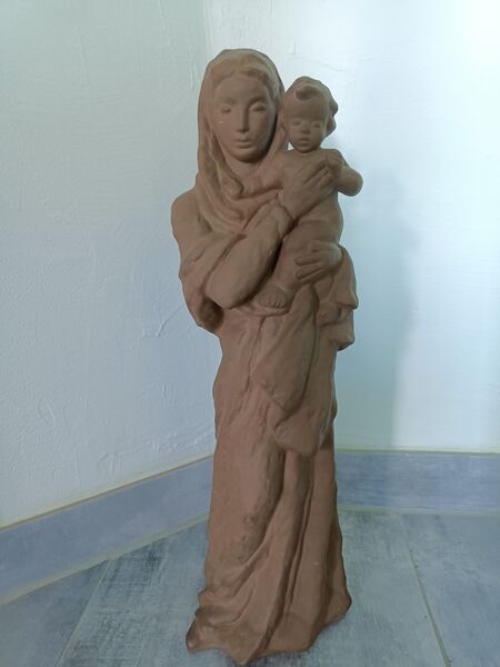 Datei:KarlsruherMajolika 6670 Madonna LoreFriedrichGronau.jpg