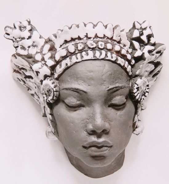 Datei:6586 KarlsurherMajolika Tempeltänzerin LFG.jpg